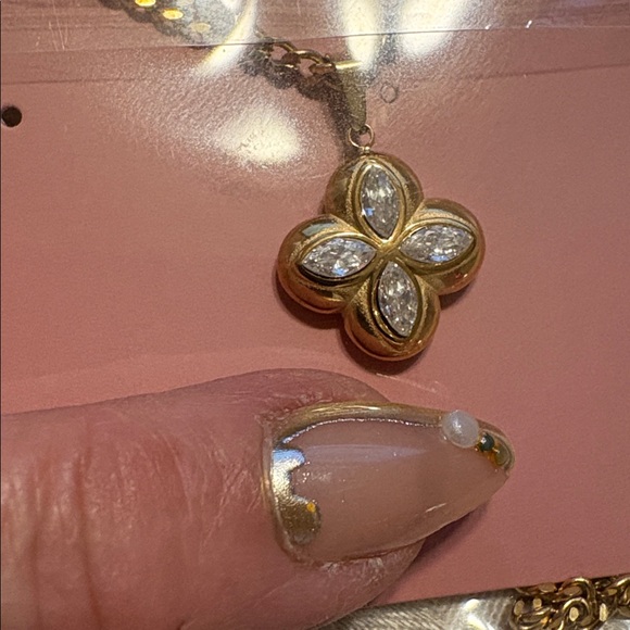 Elegant Gold Pendant Necklace - Picture 2 of 6